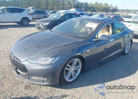 2013 Tesla Model S z USA, uszkodzony, nr VIN 5YJSA1CN7DFP15593